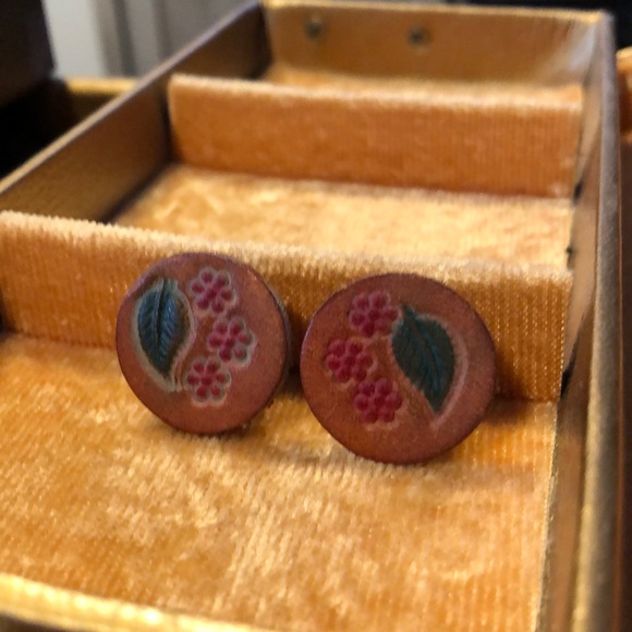 Vintage Leather Floral Clip On Earrings - Picture 3 of 7